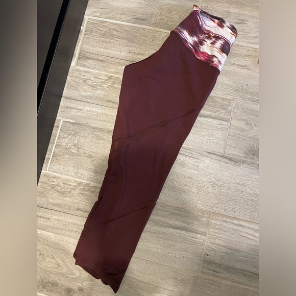 Lulu lemon capris size 6 - Picture 2 of 2